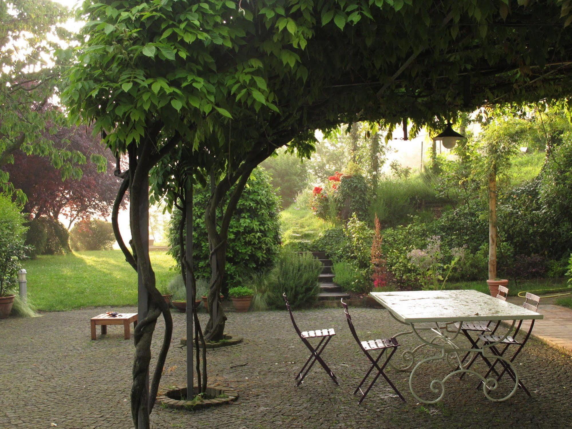 Sotto La Luna Bruna B&B Cocconato Exterior foto